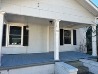 Building Photo - 2 Bedroom Home on Nashville Road