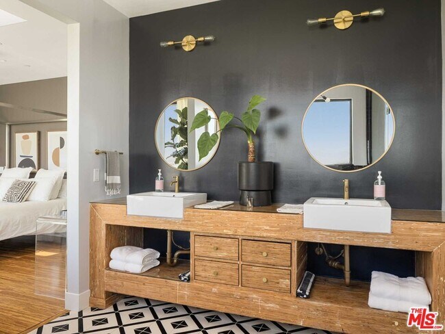 Building Photo - 3606 Berry Dr