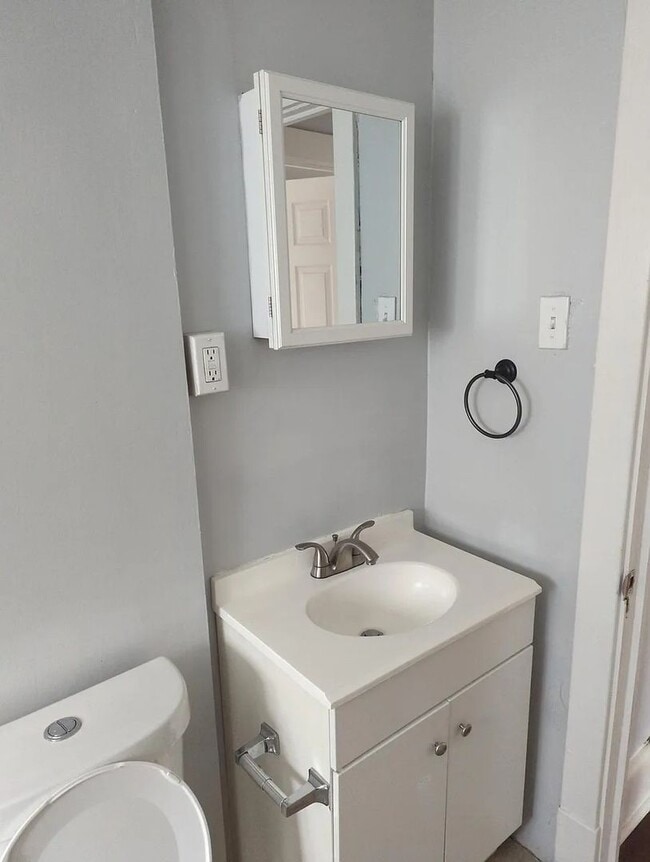 Building Photo - Available 8/7/26 – Charming 3 Bedroom Home in Brookline | $1,650/Month