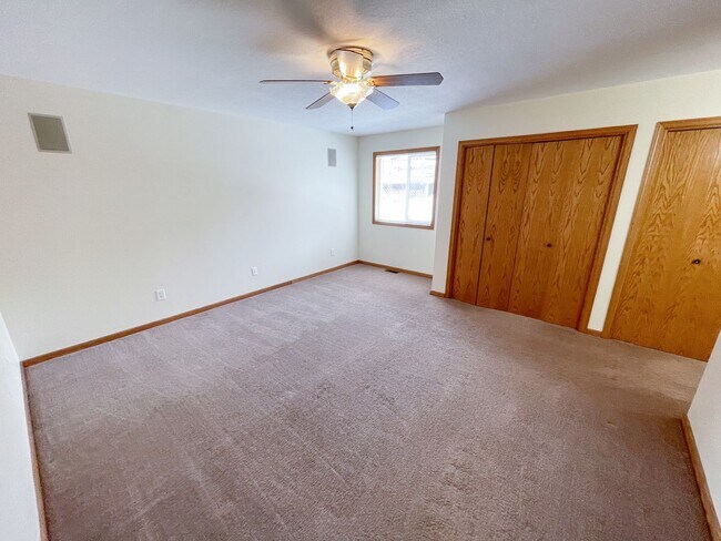 Building Photo - 3 bedroom, 2 bath House