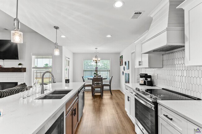 Building Photo - 241 Overton Dr