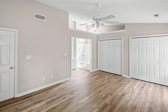 Building Photo - 375 Glensprings Dr