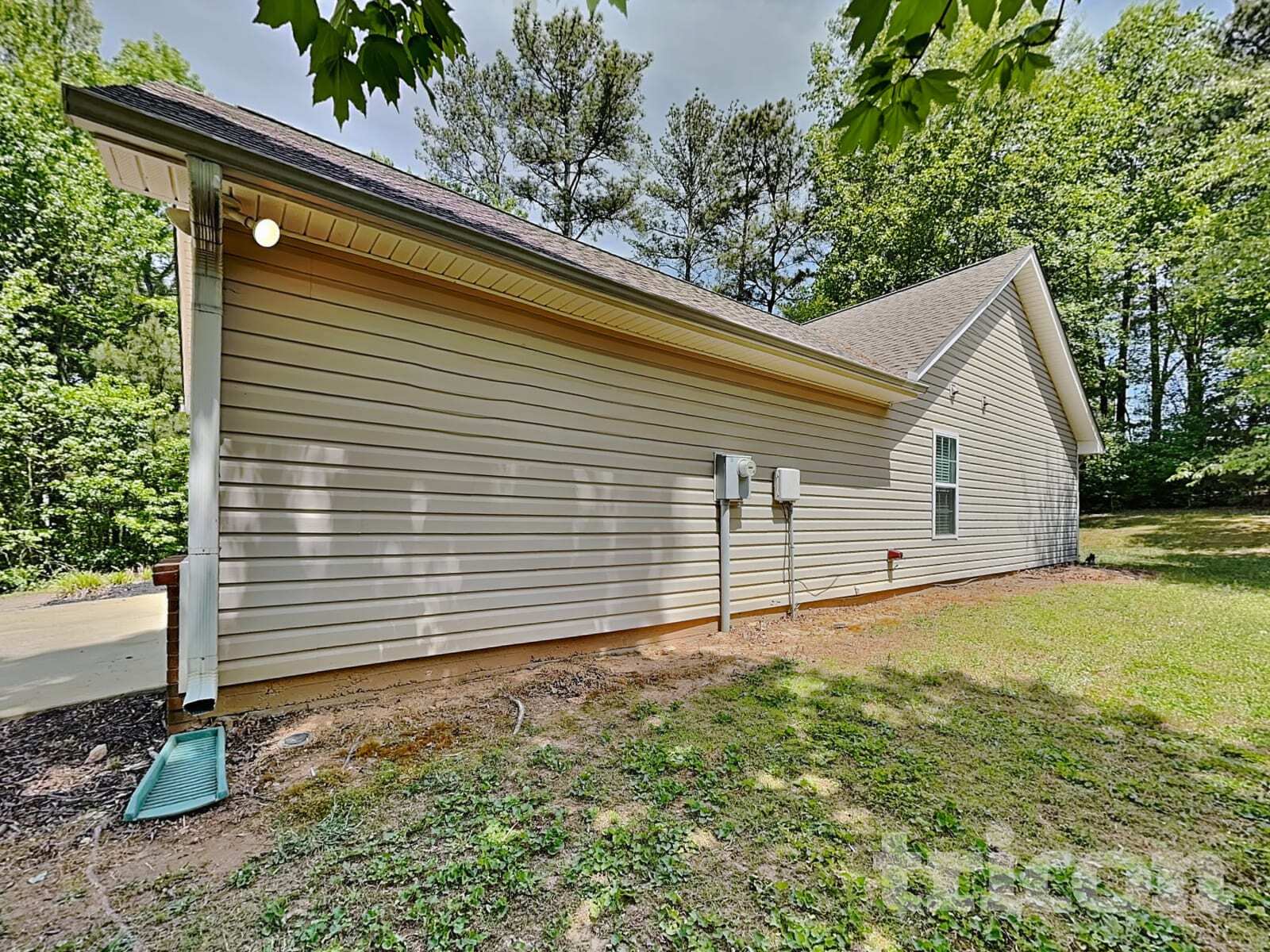 Building Photo - 216 Douthit Bridge Rd