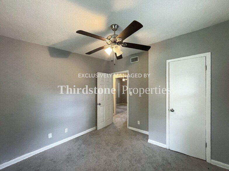 Building Photo - 2212 W 12th St