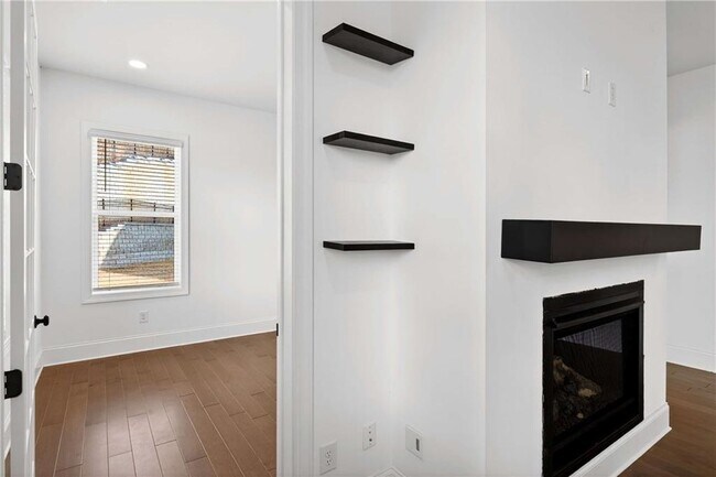 Building Photo - 395 Tillman Pass