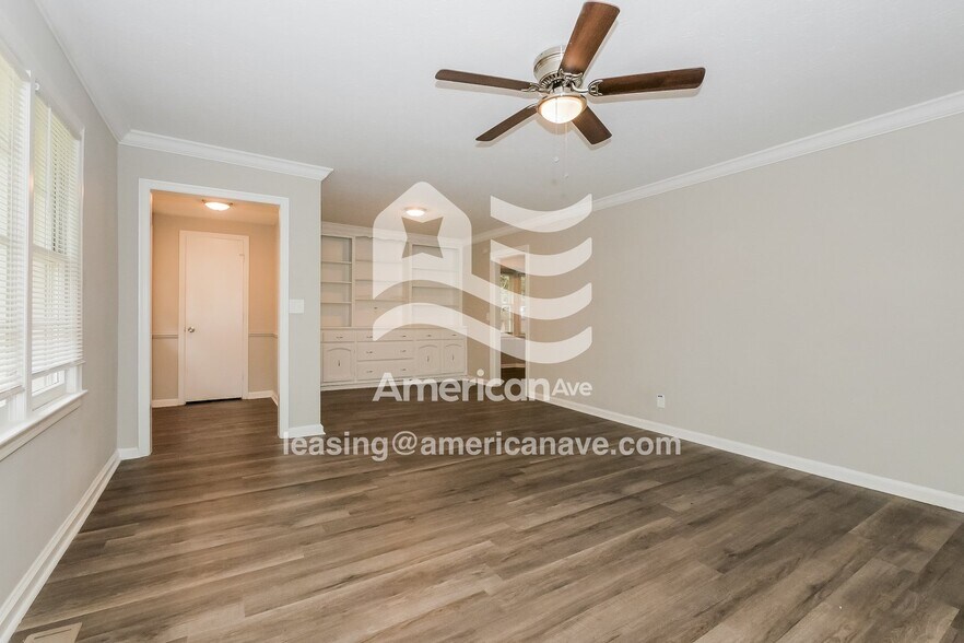 Building Photo - 4902 20th Ave