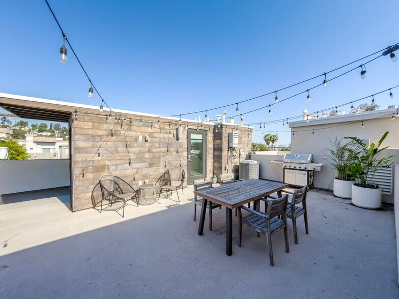 Building Photo - 2111 N Cahuenga Blvd