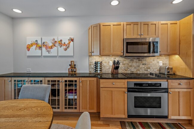 Building Photo - 7261 Dockside Ln