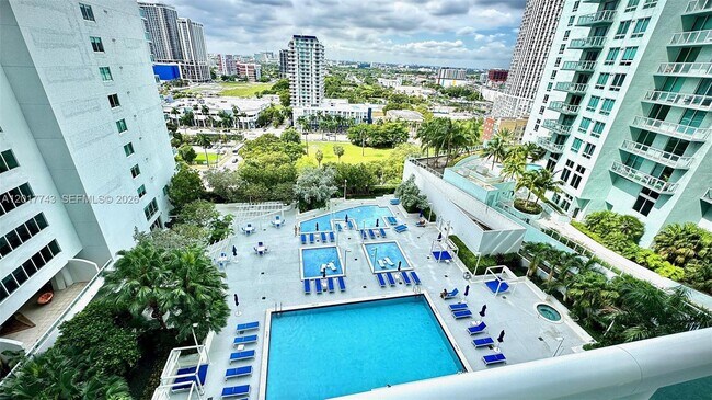 Building Photo - 1800 N Bayshore Dr