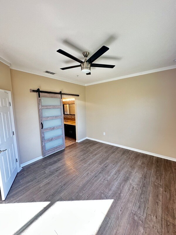 Building Photo - 2412 Seven Oaks Dr