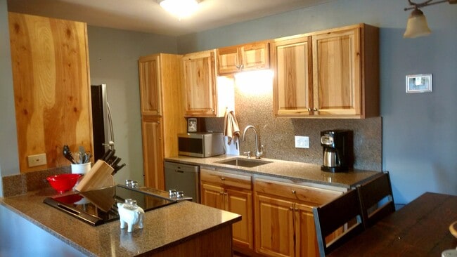 Building Photo - 998 W Beaver Creek Blvd