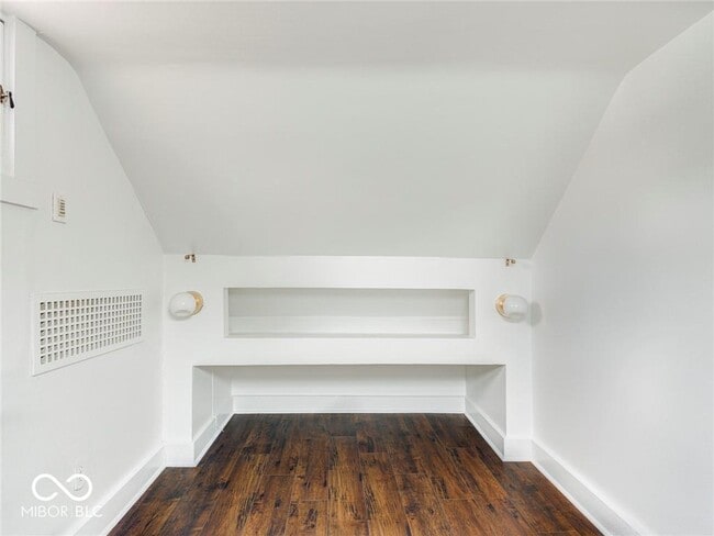 Building Photo - 321 N Park Ave