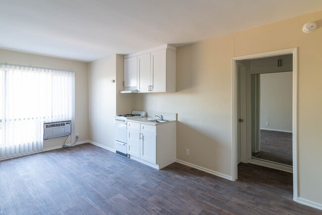 Interior Photo - 9215 - Sepulveda Apts