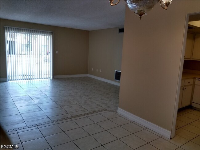 Building Photo - 1830 Maravilla Ave