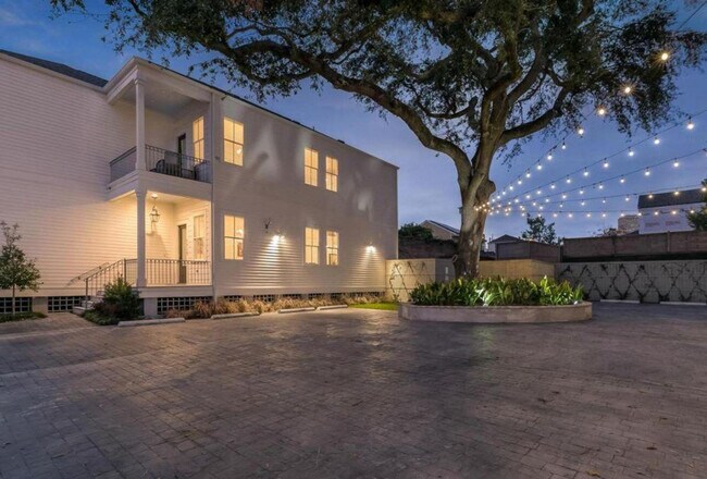 Building Photo - 1501 Robert C. Blakes Sr. Dr