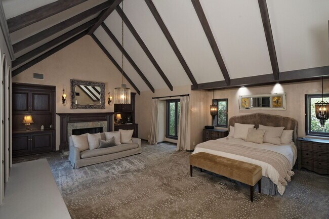 Building Photo - 575 N Beverly Glen Blvd