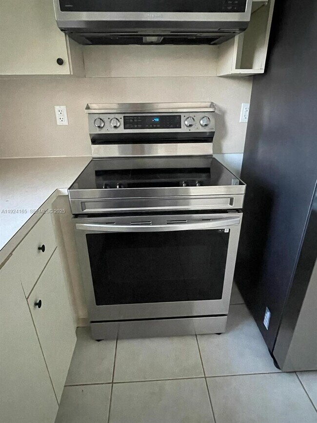 Building Photo - 1251 SE 28th Ct