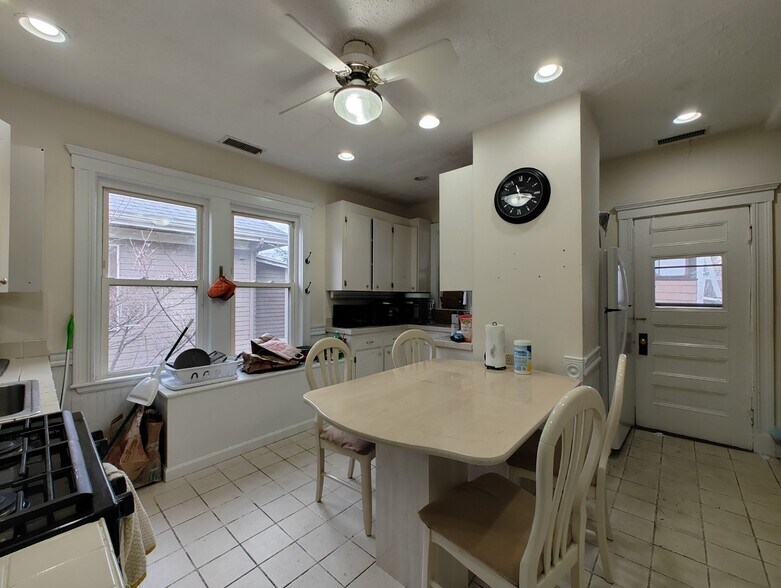 Building Photo - 207 Boston Ave