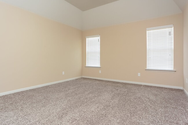 Building Photo - 2229 Lesterfield Pl