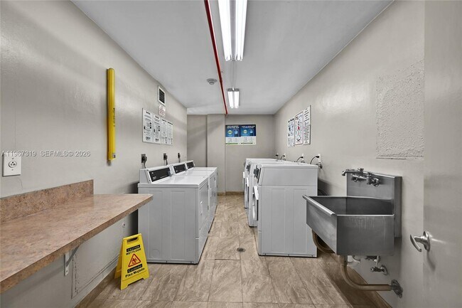 Building Photo - 2501 S Ocean Dr