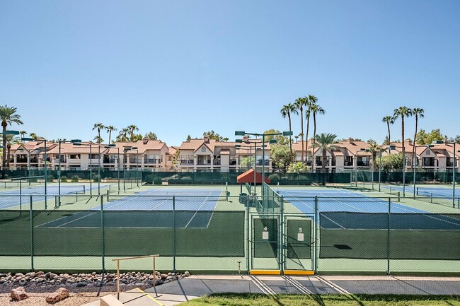 Building Photo - Fully Remodeled 2-Bedroom Condo at the Scottsdale Racquet Club!