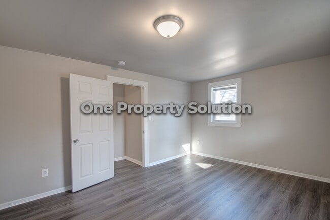 Building Photo - 1520 W 45th St