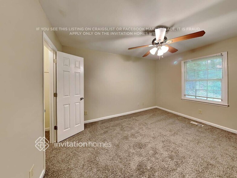Building Photo - 1650 Lakeview Pl