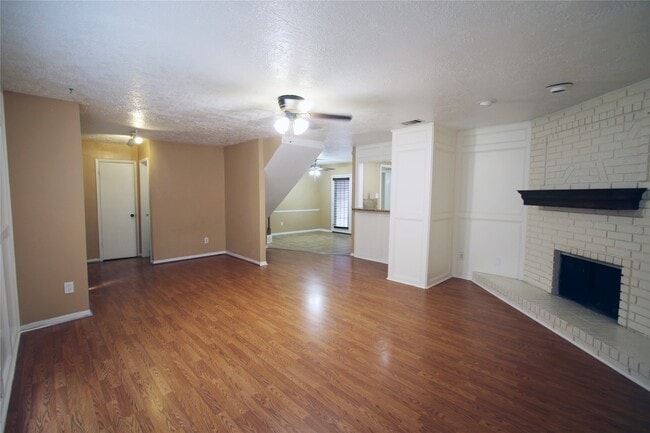 Building Photo - 4105 Vista Rd