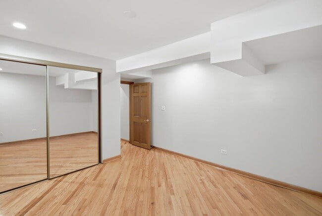Building Photo - 5203 S Woodlawn Ave