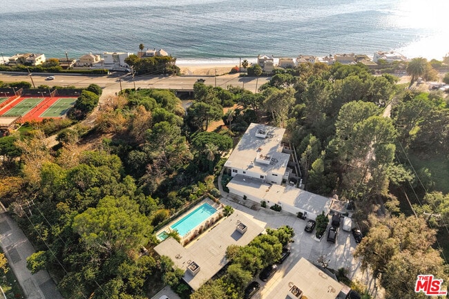 Building Photo - 6465 Sycamore Meadows Dr