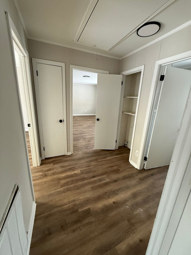 Building Photo - 210 Laurison St