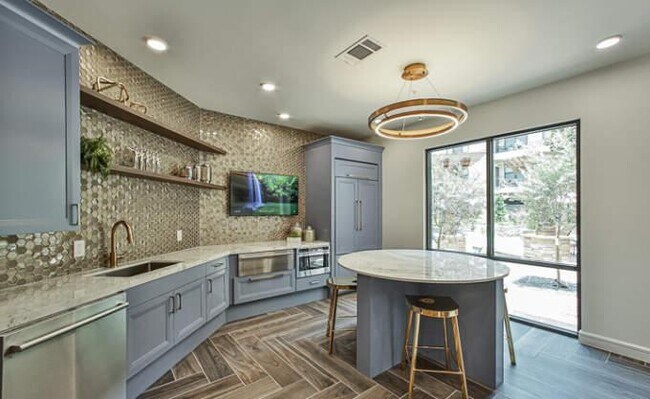 Building Photo - 2 bedroom in Houston TX 77025