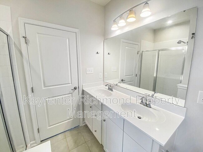 Building Photo - 16512 Thornapple Aly