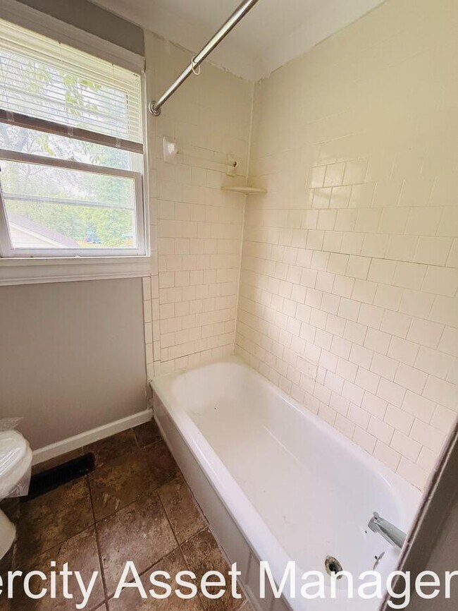 Building Photo - Newly Renovated- BONUS ROOM, Section 8 Friendly and ready for a speedy move in!!!! Call Today!!!