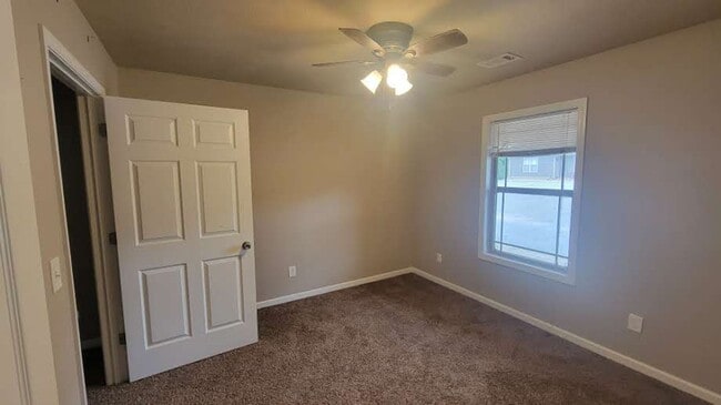 Building Photo - 3/1 Apartment in Batesville • Water Included • Commutable