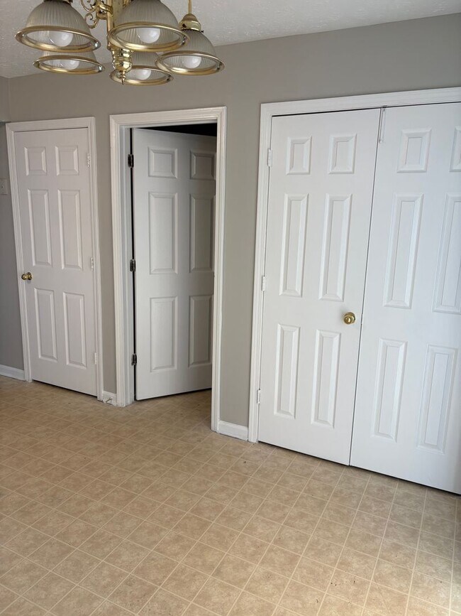 Building Photo - Charming 3-Bedroom Home in Fountain Square – Prime Location Near I-65!