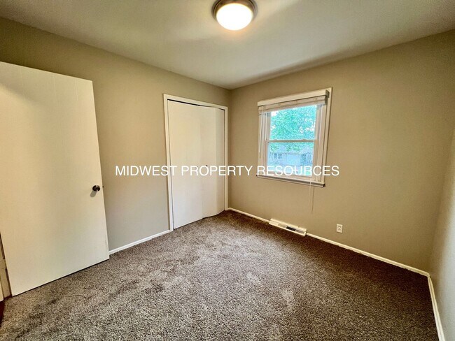 Building Photo - Spacious Home 3 Bedroom w/Fin basement for...