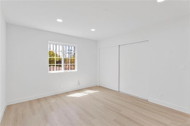 Building Photo - 348 W 83rd St
