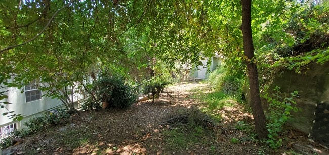 Building Photo - 8057 Willow Glen Rd