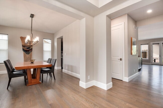 Building Photo - Furnished Home - Move in Ready!