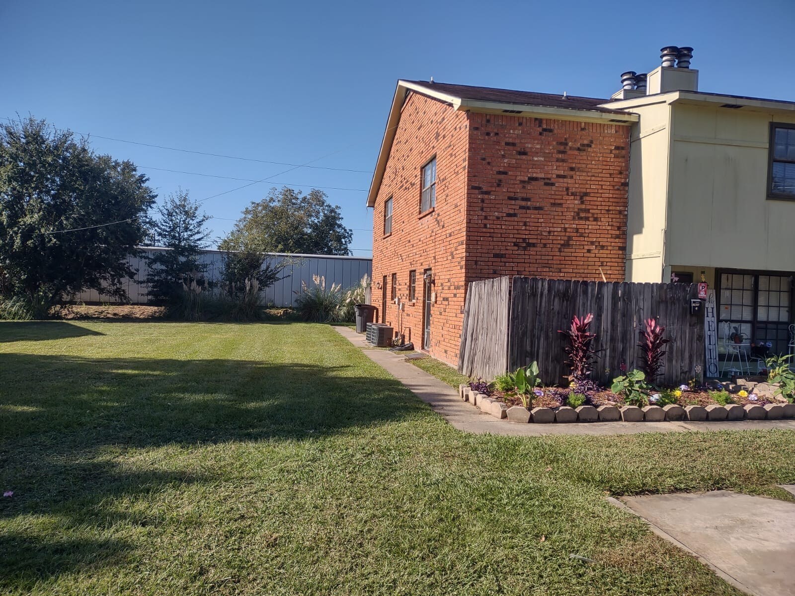 Building Photo - 7912 Bles Ave