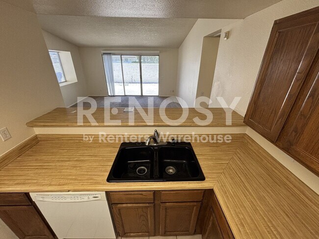 Building Photo - 3-BD, 2-BA Single Family House in Chandler!