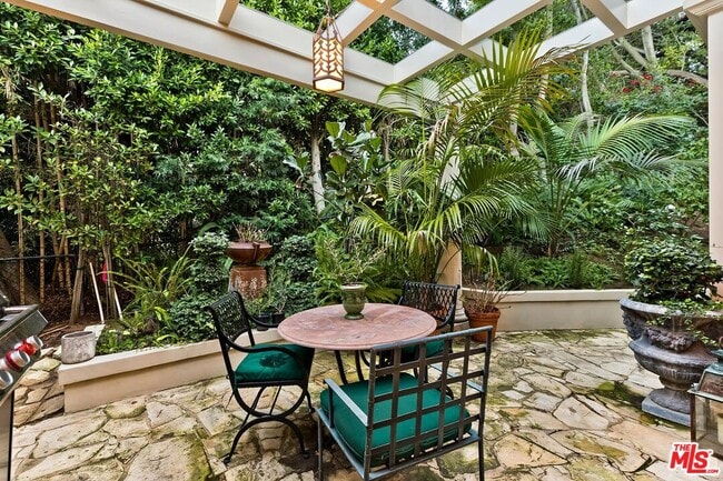 Building Photo - 2353 Bowmont Dr