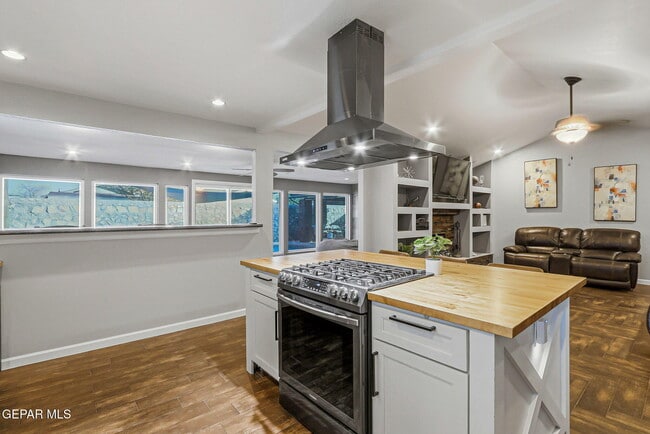 Building Photo - 1732 Russ Randall St