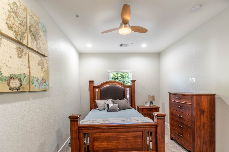 Building Photo - 142 W 5th St