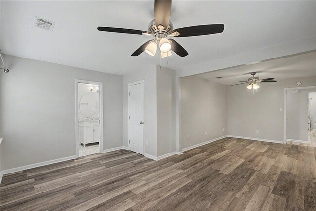 Building Photo - 2204 Mason Dr
