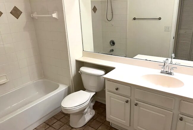 Building Photo - 2 bed 2 bath condo - South Tampa