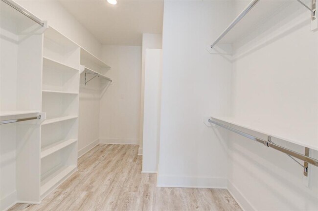 Building Photo - 2527 Judiway St