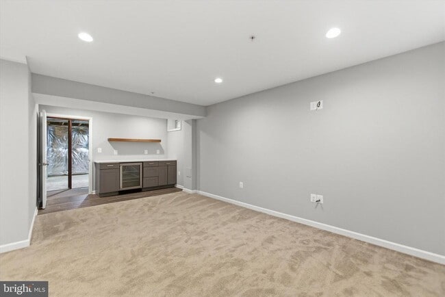 Building Photo - 7585 Holly Ridge Dr