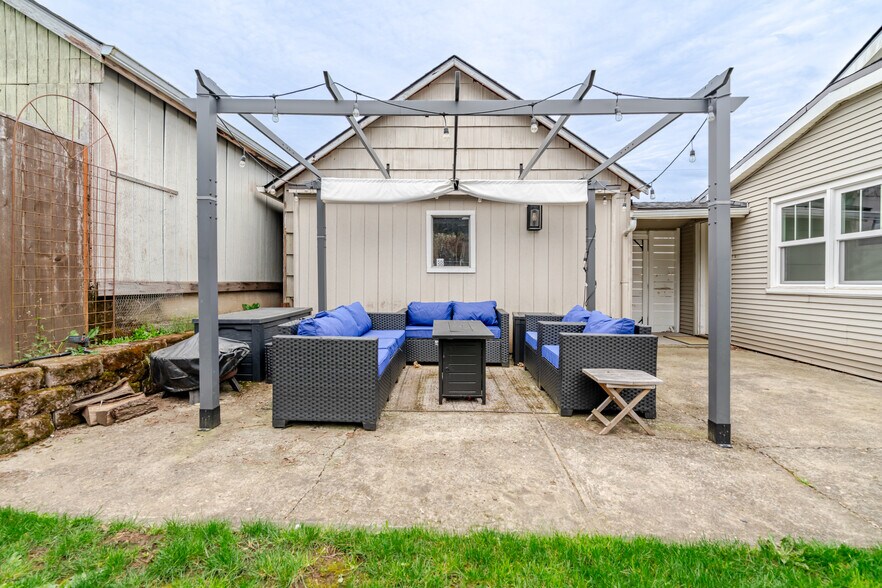 Building Photo - 200 W Arlington St